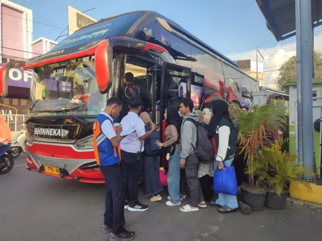 KAI Daop 3 Cirebon Sampaikan Permohonan Maaf Atas Imbas Gangguan KA Bangunkarta