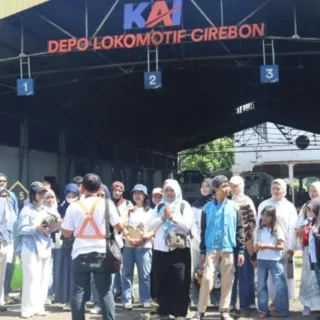 KAI Daop 3 Cirebon Kenalkan Dunia Perkeretaapian Lewat Program Edutrain