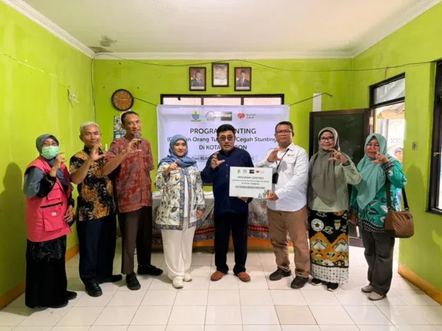 Cegah Stunting, Pemkot Cirebon Serahkan Nutrisi GENTING