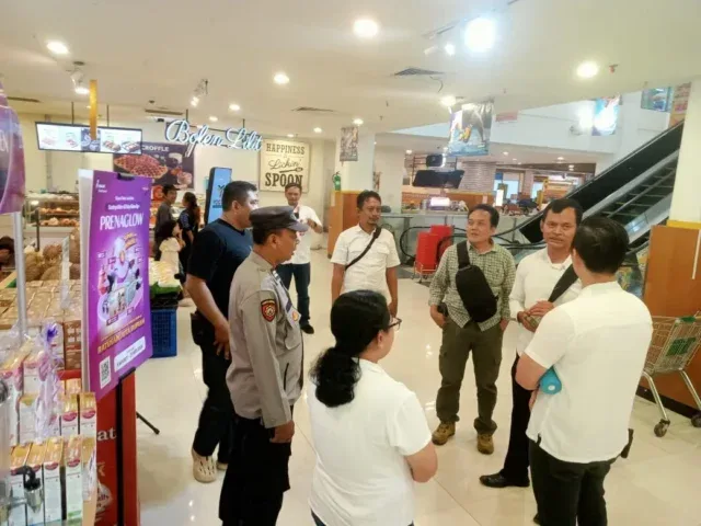 Polisi Klarifikasi Isu Anak Jatuh di Mall, Bukan Terjatuh dari Lantai 3 Polisi Klarifikasi Isu Anak Jatuh di Mall, Bukan Terjatuh dari Lantai 3