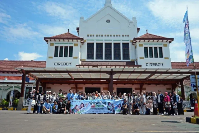KAI Selenggarakan Travelling by Train “Menyusuri Jejak Cheribon”