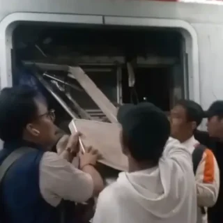 Terdampak Insiden di Bekasi Timur Sejumlah Perjalanan di KAI Daop 3 Cirebon Dibatalkan