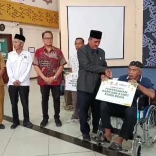Baznas Kota Cirebon Salurkan Bantuan Rp160 Juta untuk 1.000 Penerima
