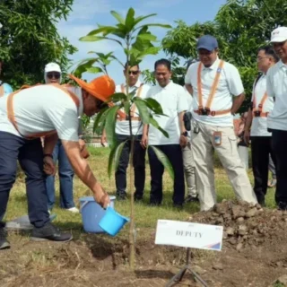 Peringati May Day 2026, KAI Daop 3 Cirebon Gelar Aksi Peduli Sesama dan Lingkungan