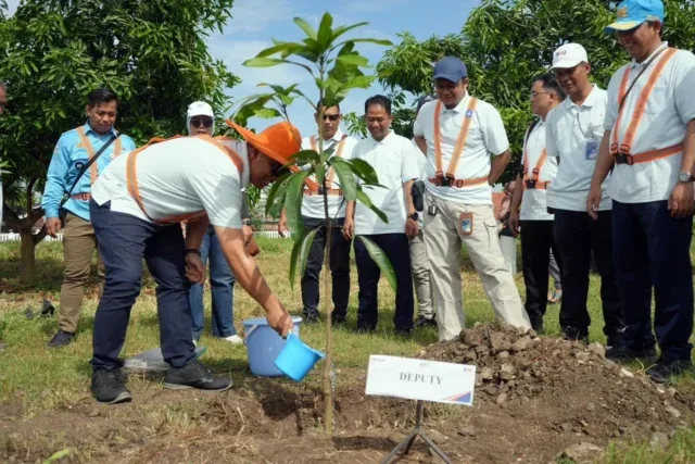 Peringati May Day 2026, KAI Daop 3 Cirebon Gelar Aksi Peduli Sesama dan Lingkungan