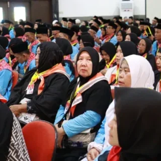 Pemkot Cirebon Lepas Kloter 23 KJT