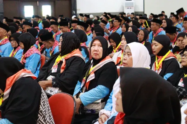Pemkot Cirebon Lepas Kloter 23 KJT